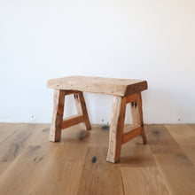 Load image into Gallery viewer, Rustic stool