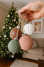 Load image into Gallery viewer, 4 pack ornaments