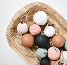 Load image into Gallery viewer, 4 pack ornaments