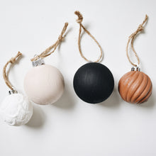 Load image into Gallery viewer, 4 pack ornaments