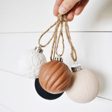 Load image into Gallery viewer, 4 pack ornaments