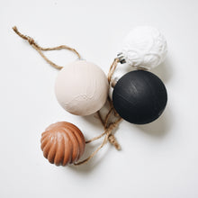 Load image into Gallery viewer, 4 pack ornaments