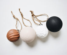 Load image into Gallery viewer, 4 pack ornaments