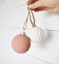 Load image into Gallery viewer, 8 pack ornaments