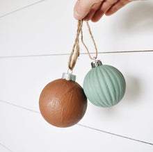 Load image into Gallery viewer, 4 pack ornaments