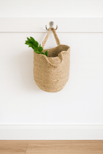 Load image into Gallery viewer, Hanging basket
