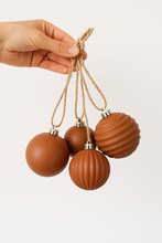 Load image into Gallery viewer, Terracotta ornament set
