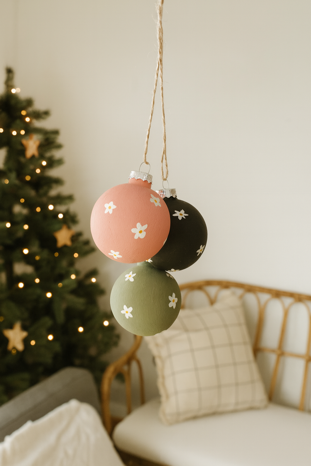 Set of 3 daisy ornaments || new