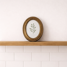 Load image into Gallery viewer, Vintage picture frame
