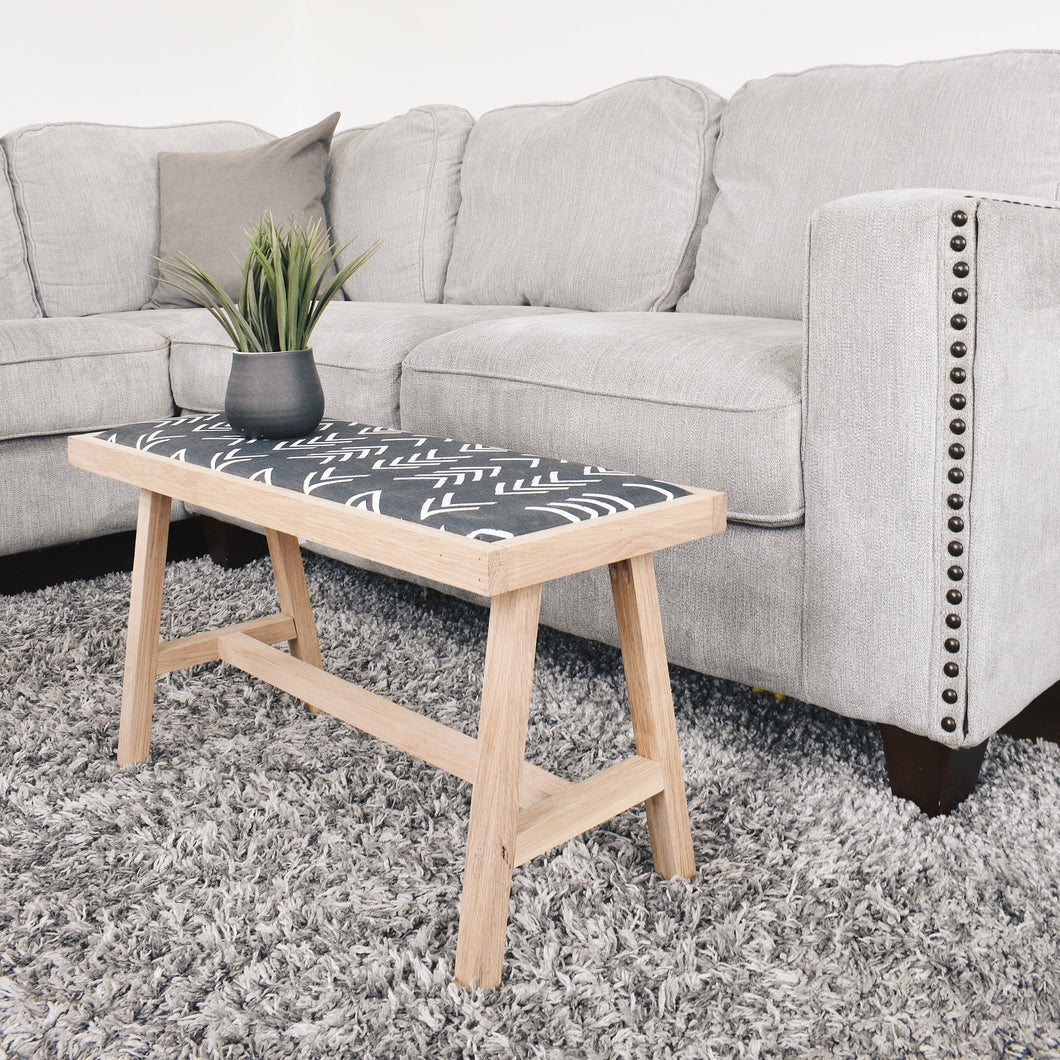 White oak bench with cushion || furniture