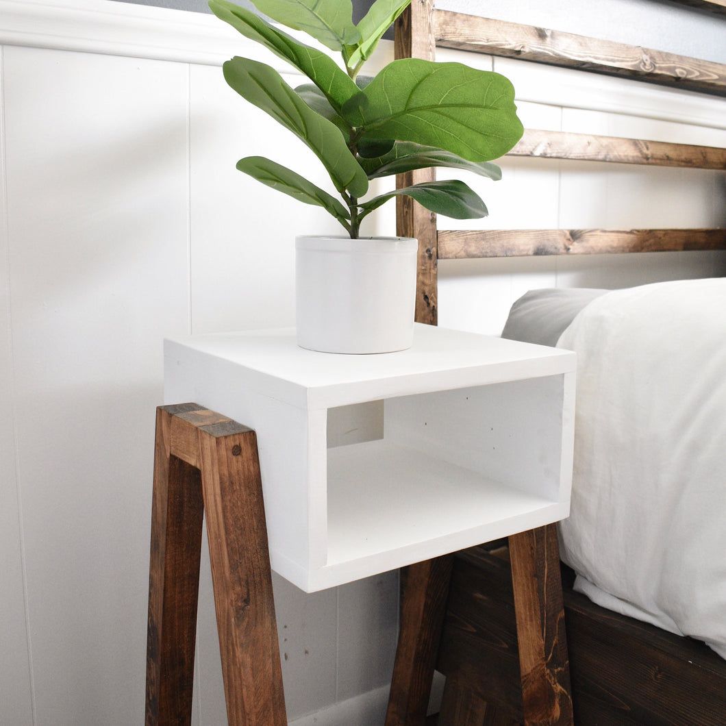 End table || furniture